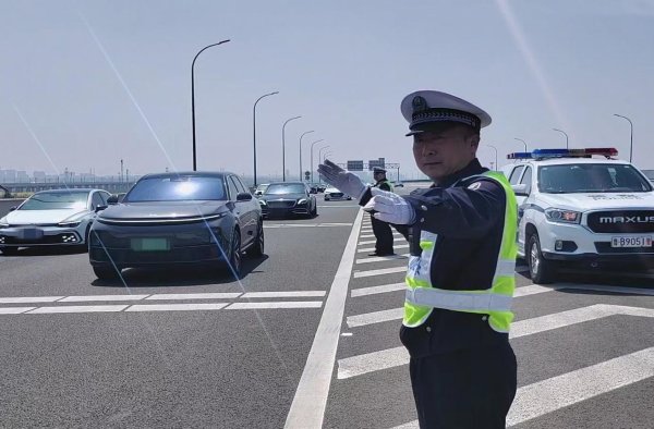 融智和 事关“双节”假期高速出行！青岛董胶高速交警发布2025年国庆中秋假期安全出行提示